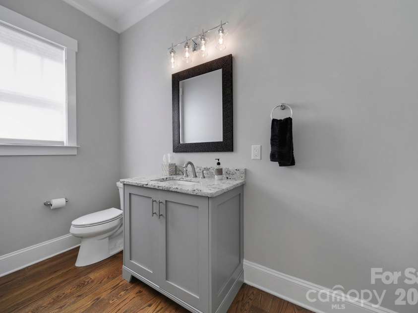 3015 Commonwealth Avenue, Charlotte, NC 28205.  MLS# CAR4397576, YatesRealty ID 28143. 