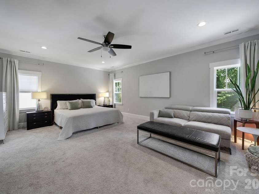 3015 Commonwealth Avenue, Charlotte, NC 28205.  MLS# CAR4397576, YatesRealty ID 28143. 