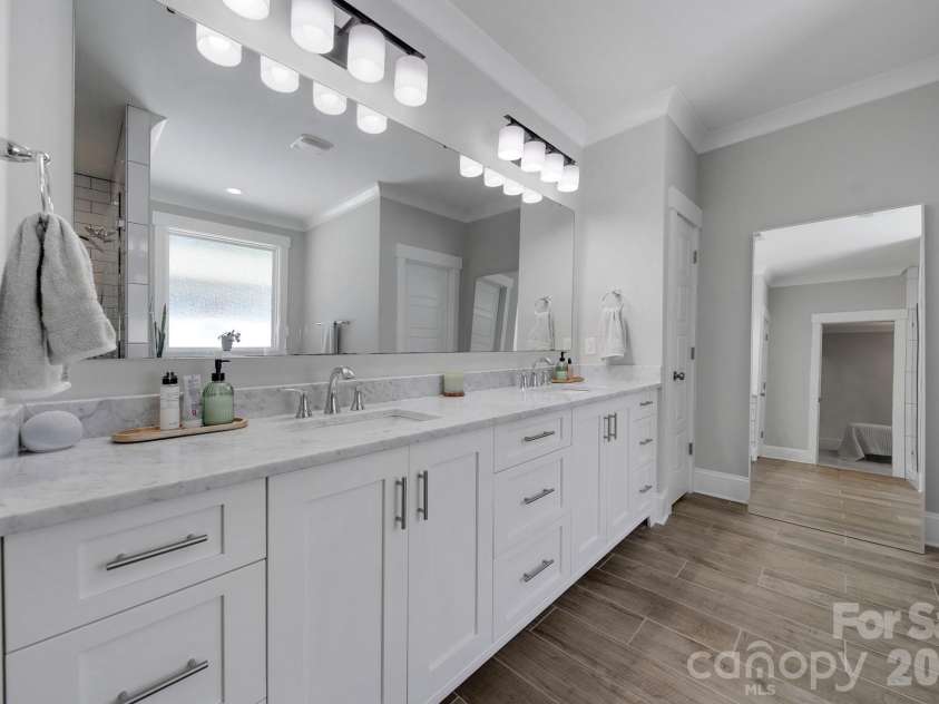 3015 Commonwealth Avenue, Charlotte, NC 28205.  MLS# CAR4397576, YatesRealty ID 28143. 