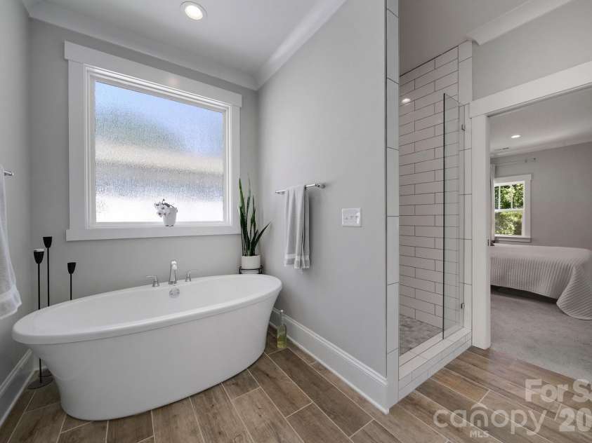 3015 Commonwealth Avenue, Charlotte, NC 28205.  MLS# CAR4397576, YatesRealty ID 28143. 
