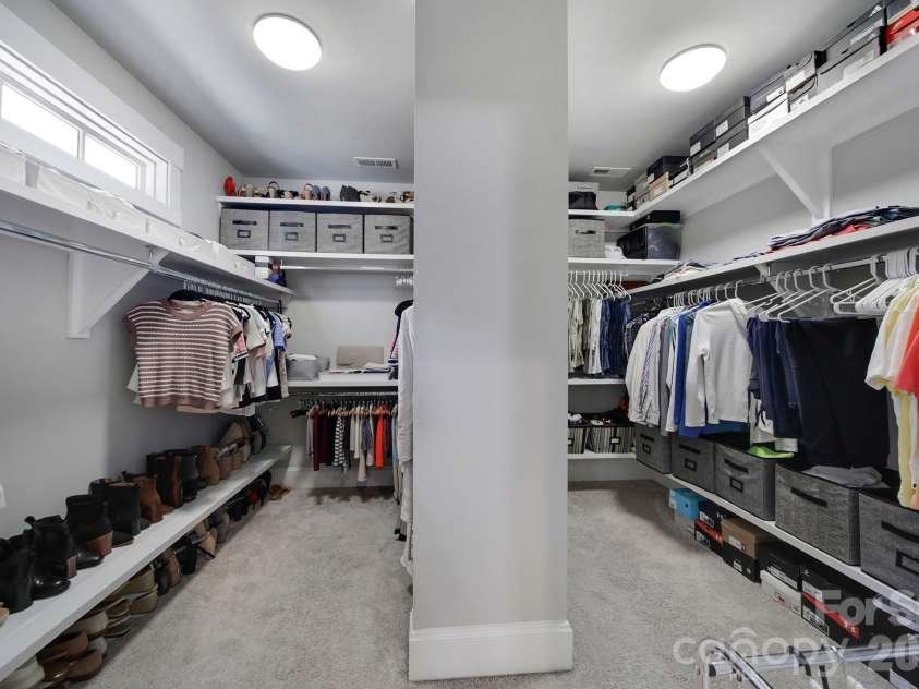 3015 Commonwealth Avenue, Charlotte, NC 28205.  MLS# CAR4397576, YatesRealty ID 28143. 