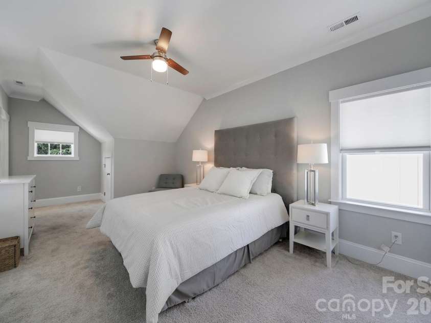 3015 Commonwealth Avenue, Charlotte, NC 28205.  MLS# CAR4397576, YatesRealty ID 28143. 