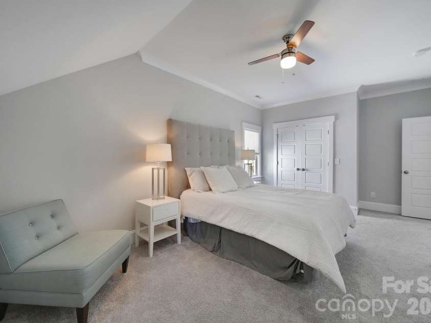 3015 Commonwealth Avenue, Charlotte, NC 28205.  MLS# CAR4397576, YatesRealty ID 28143. 