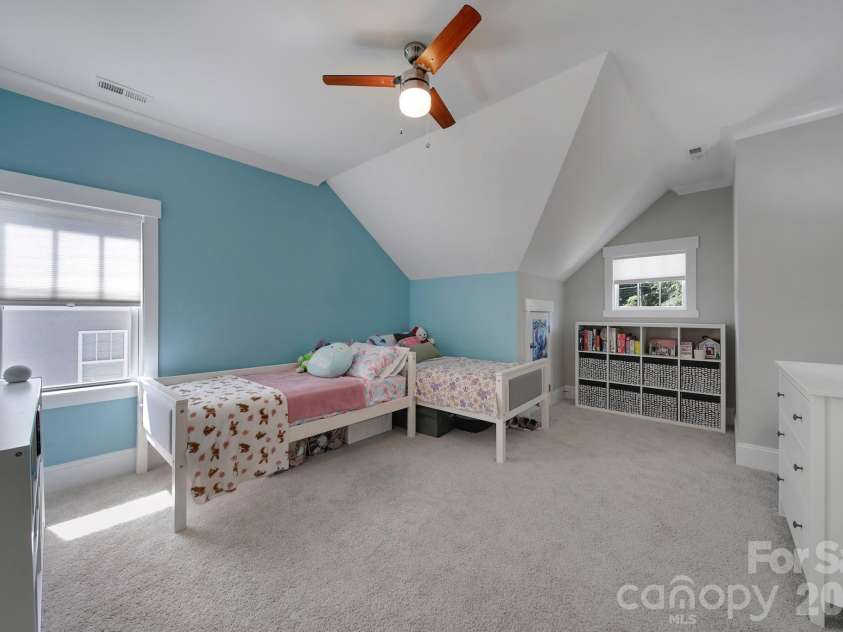 3015 Commonwealth Avenue, Charlotte, NC 28205.  MLS# CAR4397576, YatesRealty ID 28143. 
