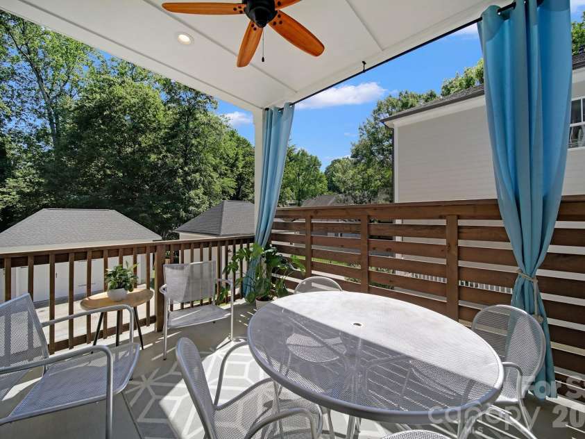 3015 Commonwealth Avenue, Charlotte, NC 28205.  MLS# CAR4397576, YatesRealty ID 28143. 