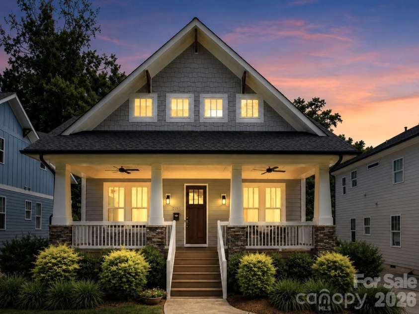 3015 Commonwealth Avenue, Charlotte, NC 28205.  MLS# CAR4397576, YatesRealty ID 28143. 