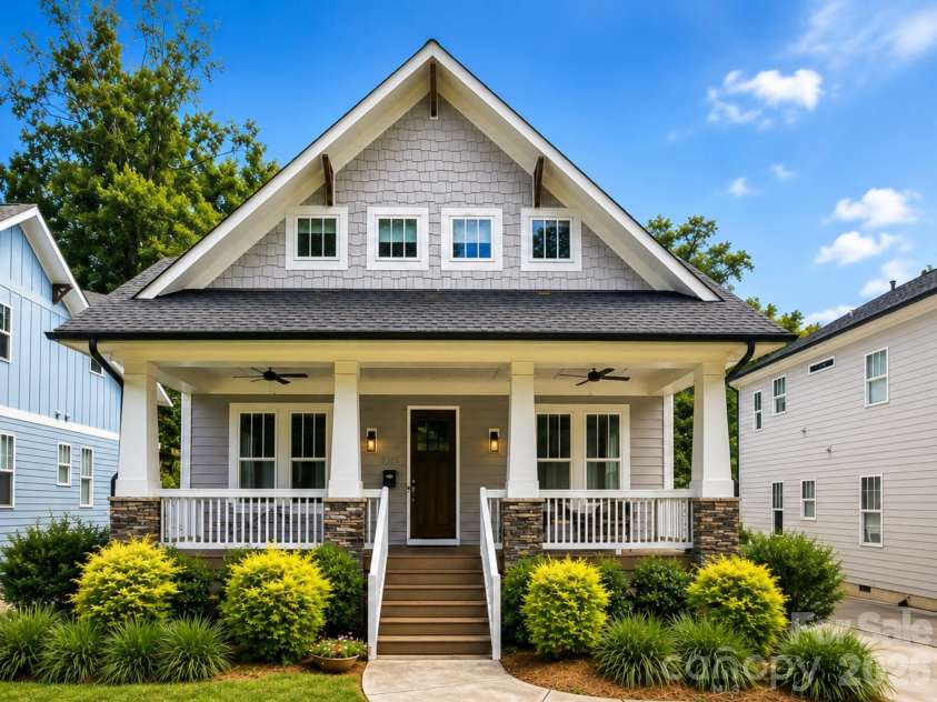 3015 Commonwealth Avenue, Charlotte, NC 28205.  MLS# CAR4397576, YatesRealty ID 28143. 