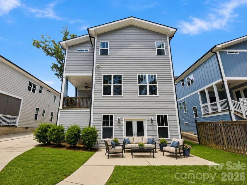 3015 Commonwealth Avenue, Charlotte, NC 28205.  MLS# CAR4397576, YatesRealty ID 28143. 