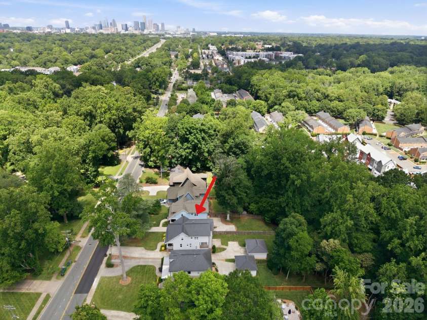 3015 Commonwealth Avenue, Charlotte, NC 28205.  MLS# CAR4397576, YatesRealty ID 28143. 