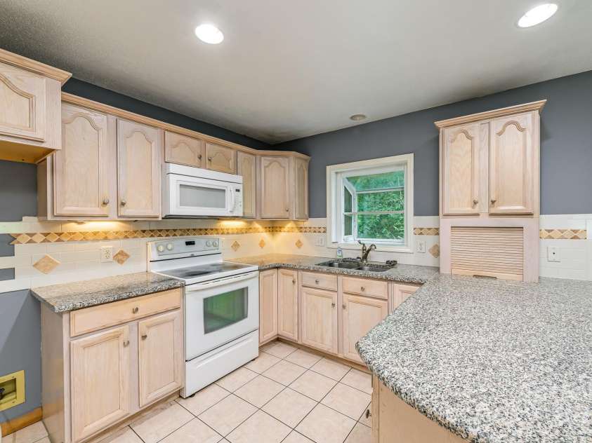 103 Sycamore Road, Salisbury, NC 28147.  MLS# CAR4265869, YatesRealty ID 28144. Kitchen. look at the plant window over the sink.