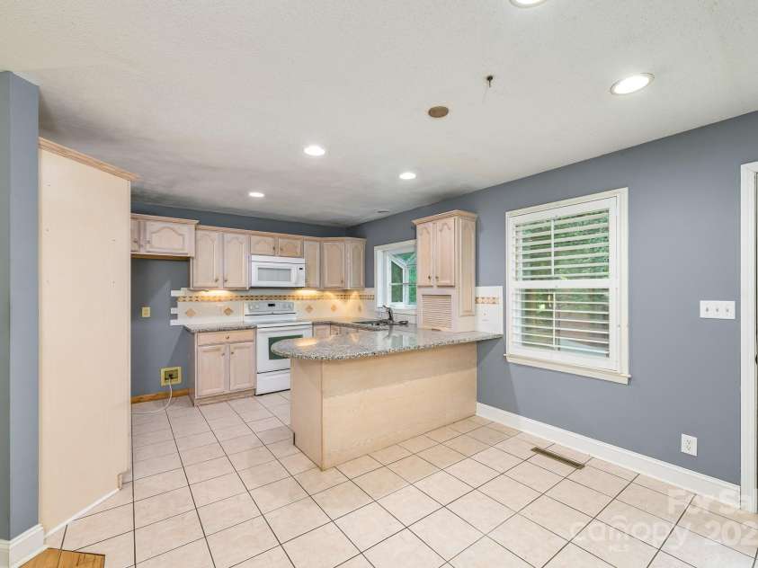 103 Sycamore Road, Salisbury, NC 28147.  MLS# CAR4265869, YatesRealty ID 28144. Kitchen. Look at those granite counters