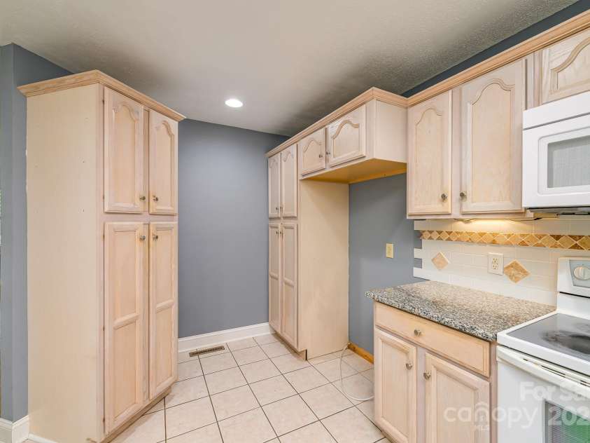 103 Sycamore Road, Salisbury, NC 28147.  MLS# CAR4265869, YatesRealty ID 28144. Kitchen with beautiful canbinets