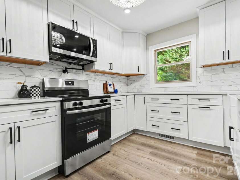 738 Edgemoor Drive, Mooresville, NC 28115.  MLS# CAR4382810, YatesRealty ID 28144. 