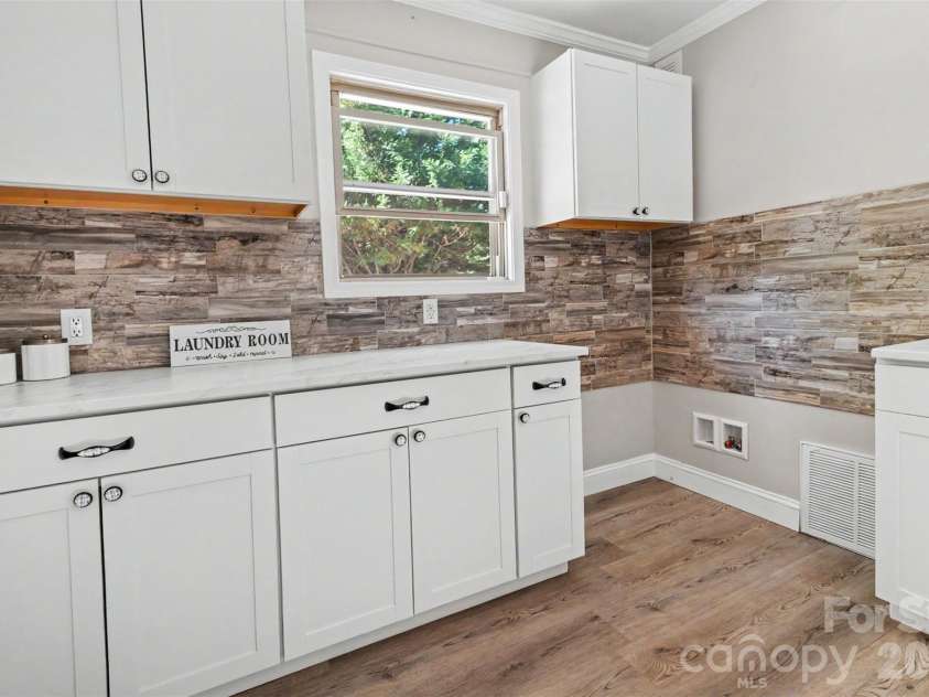 738 Edgemoor Drive, Mooresville, NC 28115.  MLS# CAR4382810, YatesRealty ID 28144. 