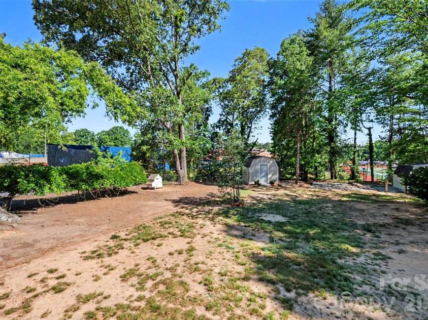 738 Edgemoor Drive, Mooresville, NC 28115.  MLS# CAR4382810, YatesRealty ID 28144. 