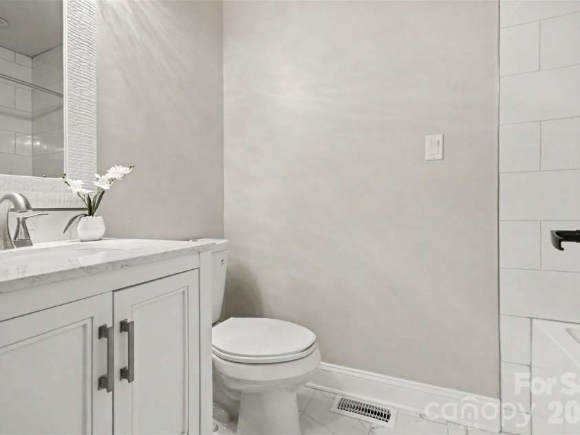 738 Edgemoor Drive, Mooresville, NC 28115.  MLS# CAR4382810, YatesRealty ID 28144. Hall full bath