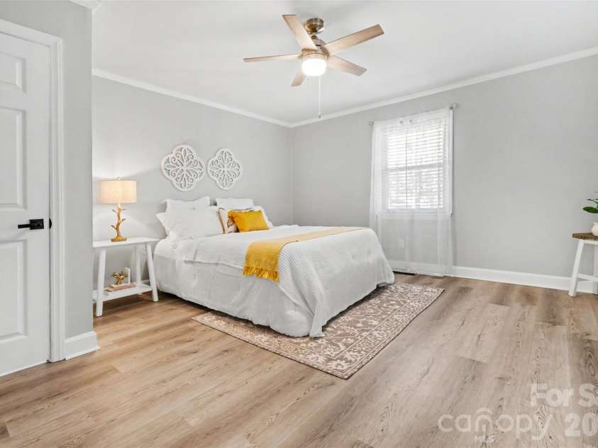 738 Edgemoor Drive, Mooresville, NC 28115.  MLS# CAR4382810, YatesRealty ID 28144. Primary Suite w/Ensuite bath