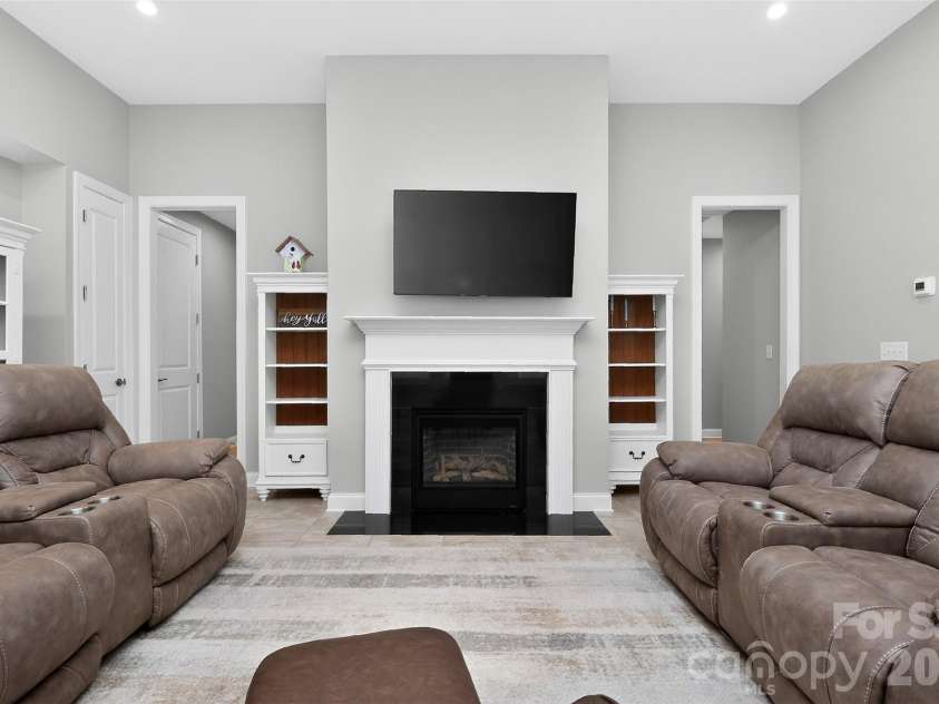 4122 Moxie Way, Charlotte, NC 28215.  MLS# CAR4384032, YatesRealty ID 28145. 