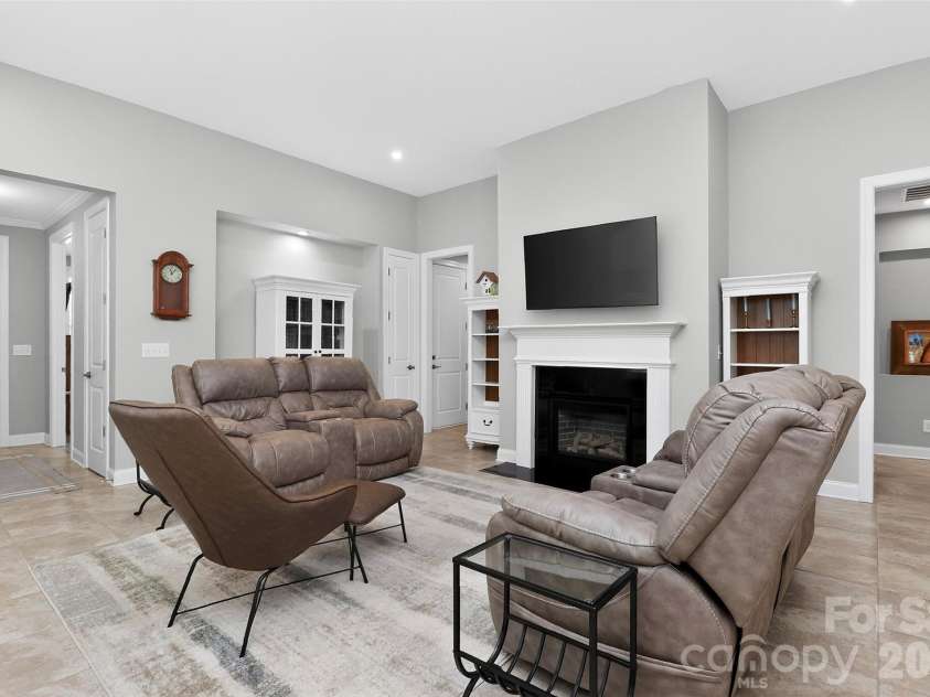 4122 Moxie Way, Charlotte, NC 28215.  MLS# CAR4384032, YatesRealty ID 28145. 