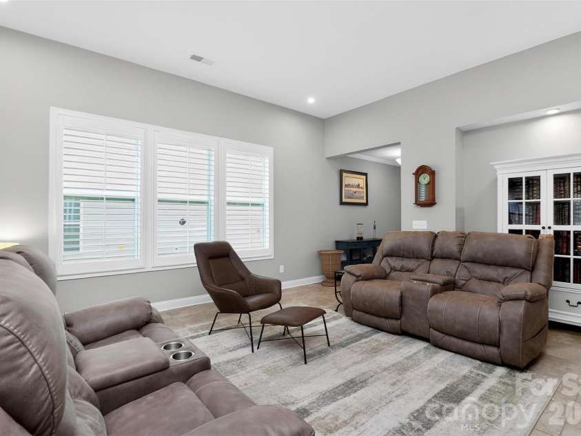 4122 Moxie Way, Charlotte, NC 28215.  MLS# CAR4384032, YatesRealty ID 28145. 