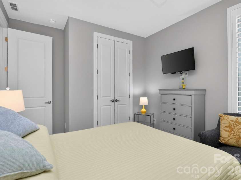 4122 Moxie Way, Charlotte, NC 28215.  MLS# CAR4384032, YatesRealty ID 28145. 