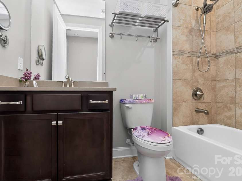 4122 Moxie Way, Charlotte, NC 28215.  MLS# CAR4384032, YatesRealty ID 28145. Secondary Bathroom