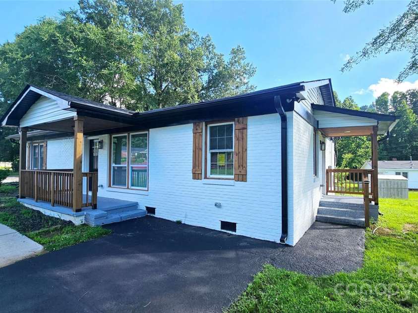 703 Central Drive, Concord, NC 28027.  MLS# CAR4272238, YatesRealty ID 28145. 