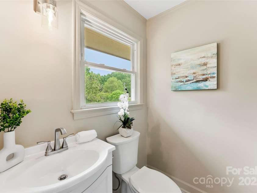 3661 Annlin Avenue, Charlotte, NC 28209.  MLS# CAR4259682, YatesRealty ID 28146. Ensuite Upstairs Bathroom