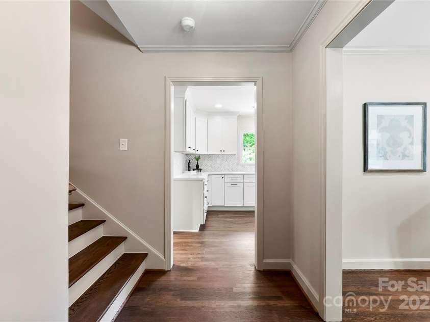3661 Annlin Avenue, Charlotte, NC 28209.  MLS# CAR4259682, YatesRealty ID 28146. Foyer