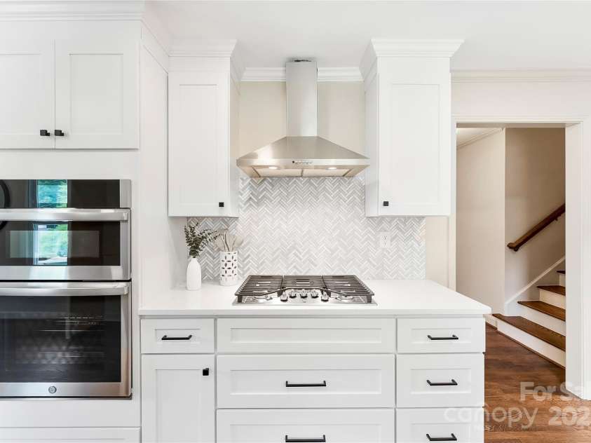 3661 Annlin Avenue, Charlotte, NC 28209.  MLS# CAR4259682, YatesRealty ID 28146. Kitchen