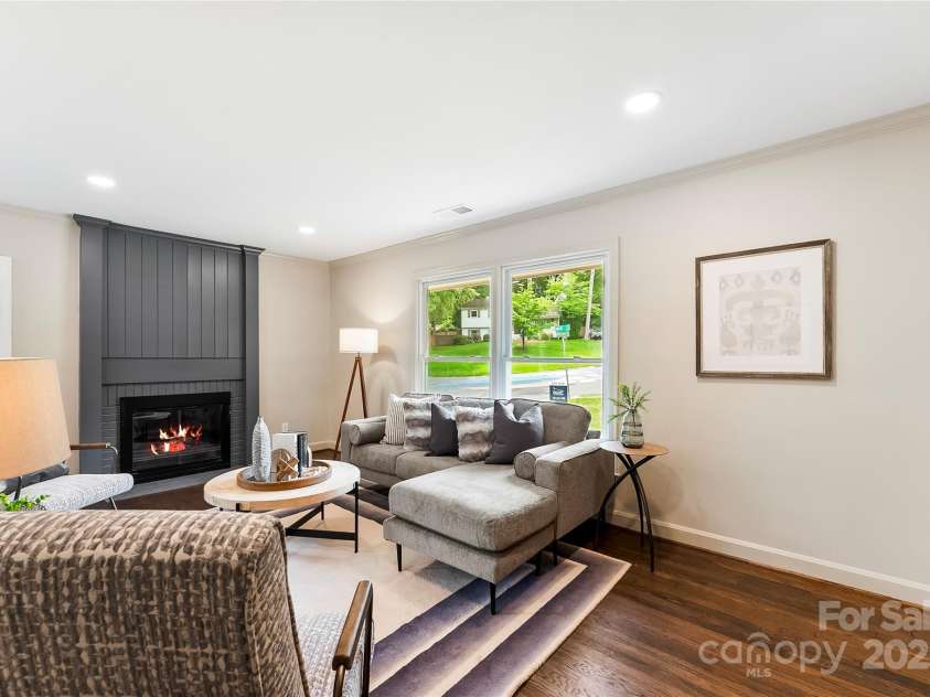 3661 Annlin Avenue, Charlotte, NC 28209.  MLS# CAR4259682, YatesRealty ID 28146. Living Room
