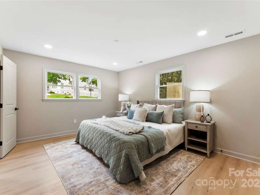 3661 Annlin Avenue, Charlotte, NC 28209.  MLS# CAR4259682, YatesRealty ID 28146. Primary Bedroom