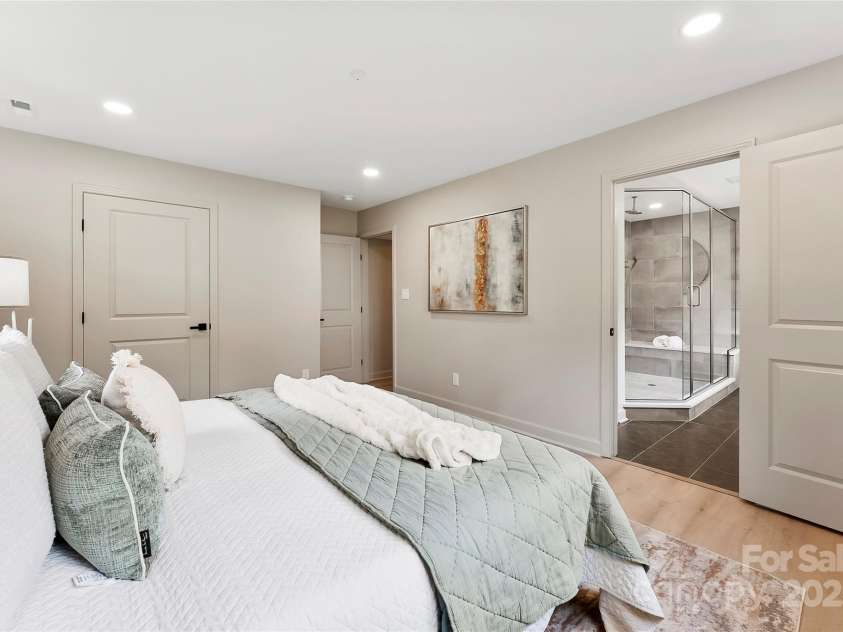 3661 Annlin Avenue, Charlotte, NC 28209.  MLS# CAR4259682, YatesRealty ID 28146. Primary Bedroom