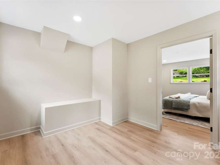 3661 Annlin Avenue, Charlotte, NC 28209.  MLS# CAR4259682, YatesRealty ID 28146. Walk In Closet