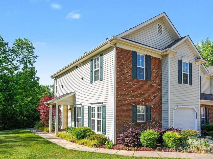 8917 Cinnabay Drive, Charlotte, NC 28216.  MLS# CAR4384561, YatesRealty ID 28146. 