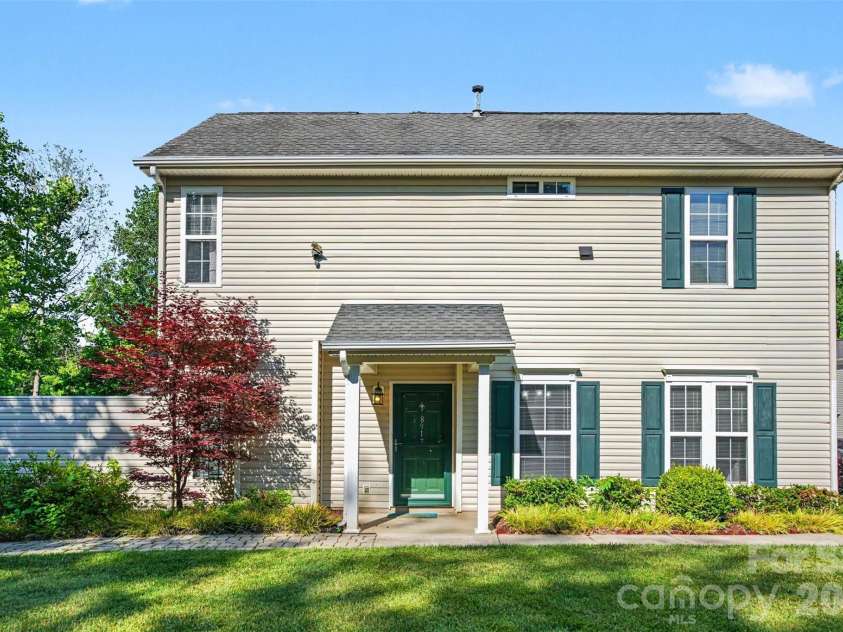 8917 Cinnabay Drive, Charlotte, NC 28216.  MLS# CAR4384561, YatesRealty ID 28146. 