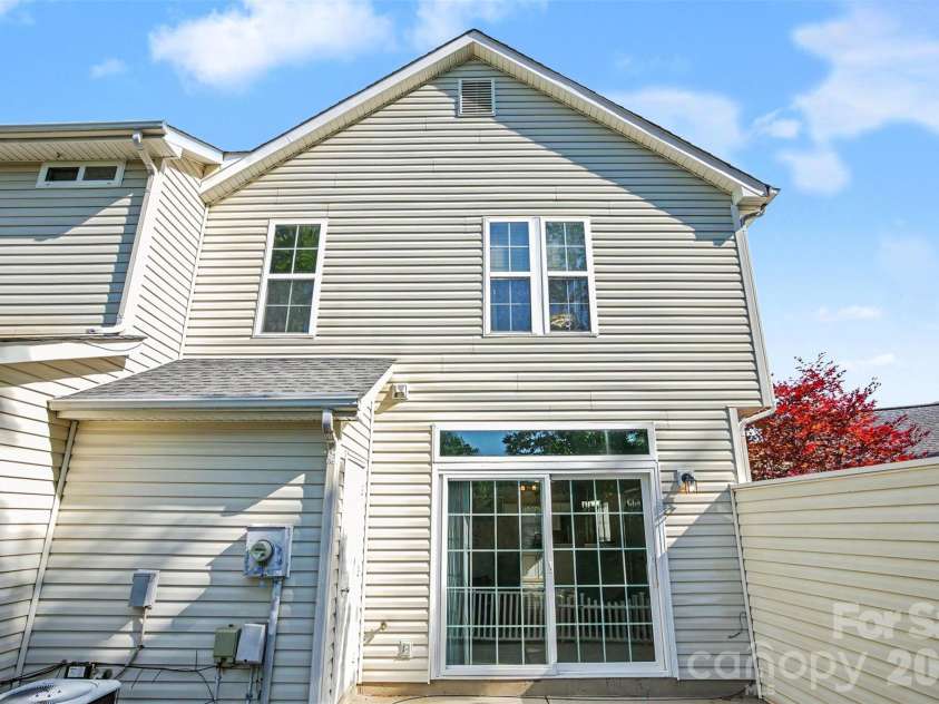 8917 Cinnabay Drive, Charlotte, NC 28216.  MLS# CAR4384561, YatesRealty ID 28146. 