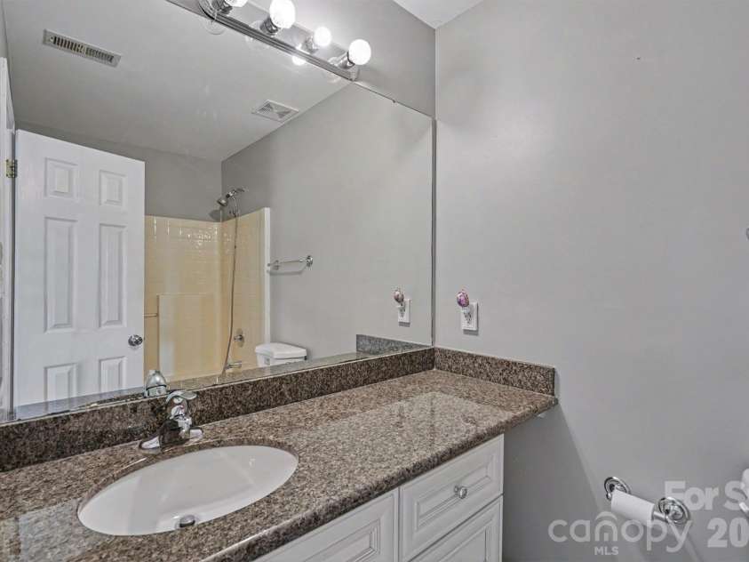 8917 Cinnabay Drive, Charlotte, NC 28216.  MLS# CAR4384561, YatesRealty ID 28146. 