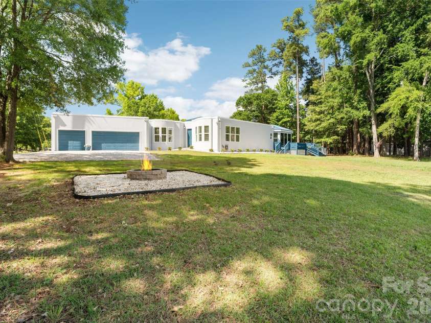 3911 Sandy Point Drive, York, SC 29745.  MLS# CAR4384712, YatesRealty ID 28147. 3 car garage