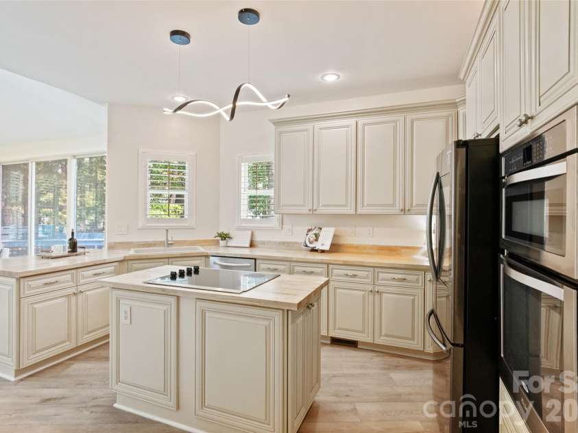 3911 Sandy Point Drive, York, SC 29745.  MLS# CAR4384712, YatesRealty ID 28147. 