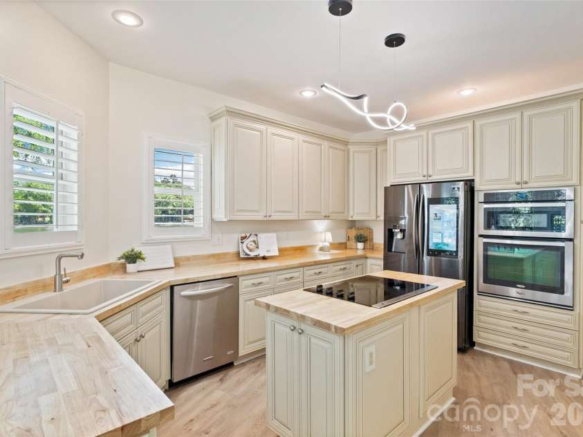 3911 Sandy Point Drive, York, SC 29745.  MLS# CAR4384712, YatesRealty ID 28147. 