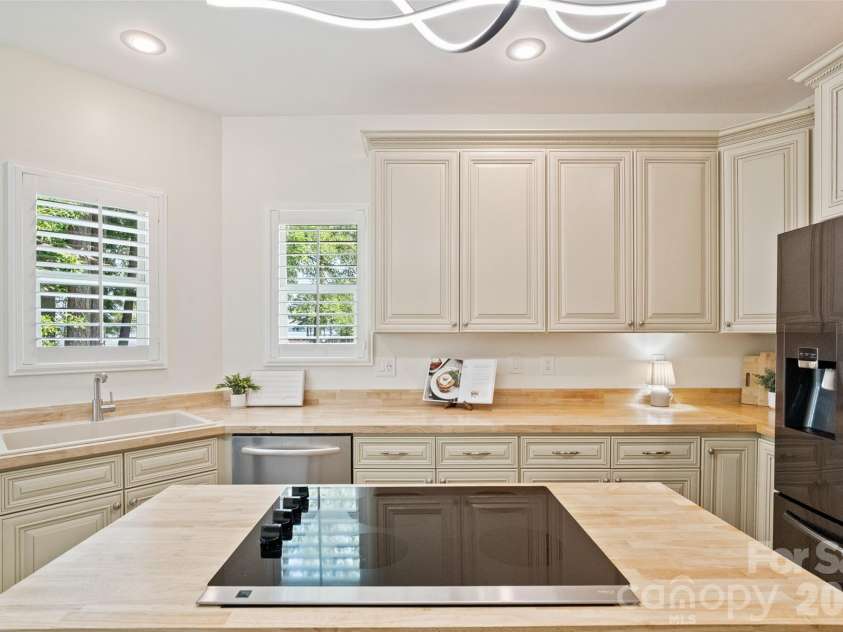 3911 Sandy Point Drive, York, SC 29745.  MLS# CAR4384712, YatesRealty ID 28147. 