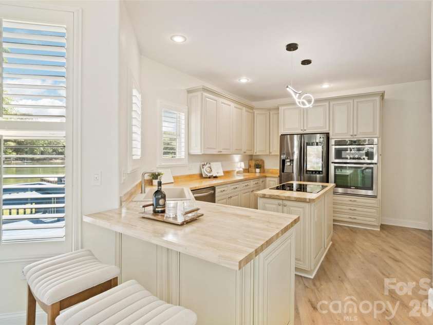 3911 Sandy Point Drive, York, SC 29745.  MLS# CAR4384712, YatesRealty ID 28147. 