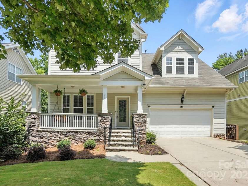 5807 Mctaggart Lane, Charlotte, NC 28269.  MLS# CAR4237626, YatesRealty ID 28147. 