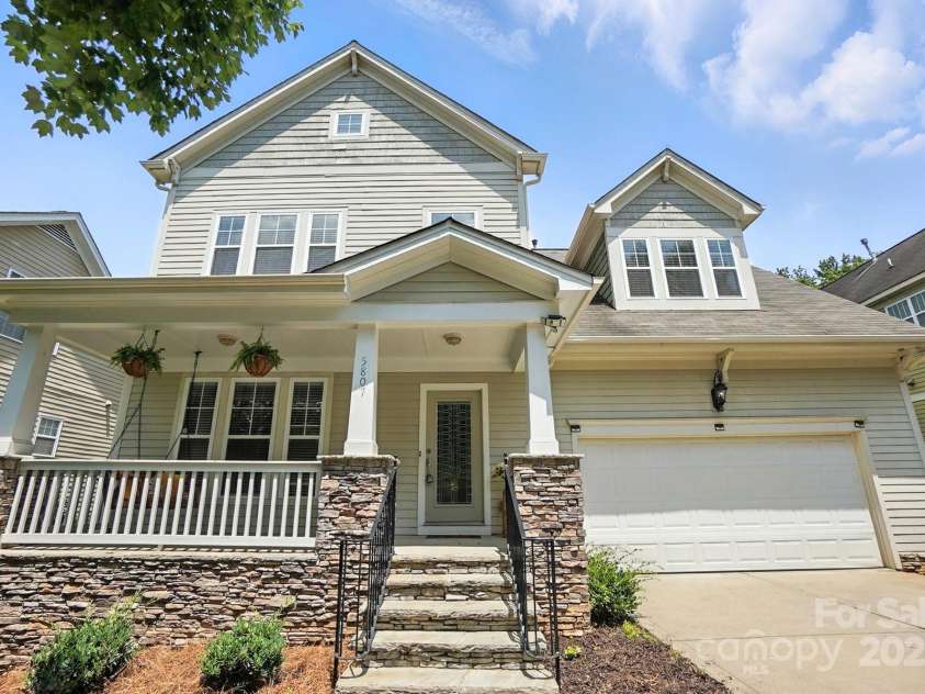 5807 Mctaggart Lane, Charlotte, NC 28269.  MLS# CAR4237626, YatesRealty ID 28147. 