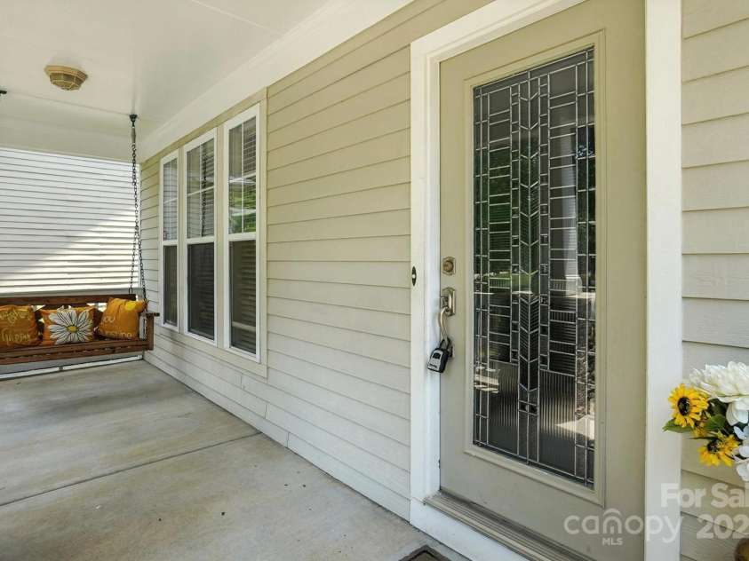 5807 Mctaggart Lane, Charlotte, NC 28269.  MLS# CAR4237626, YatesRealty ID 28147. 