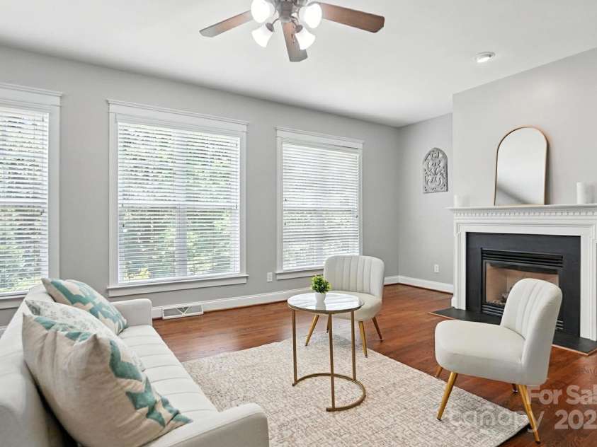 5807 Mctaggart Lane, Charlotte, NC 28269.  MLS# CAR4237626, YatesRealty ID 28147. 