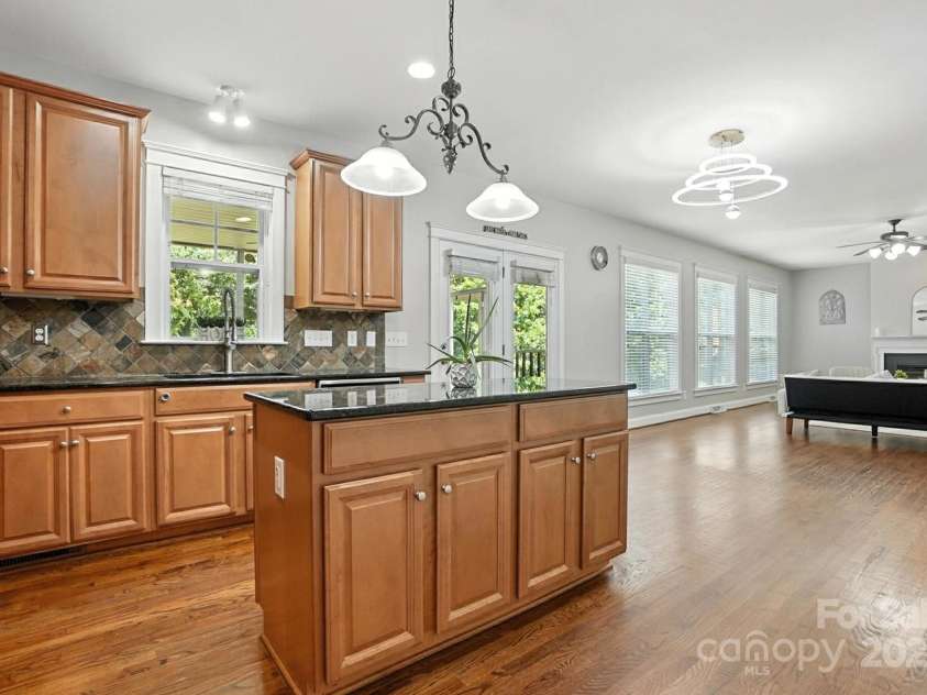 5807 Mctaggart Lane, Charlotte, NC 28269.  MLS# CAR4237626, YatesRealty ID 28147. 