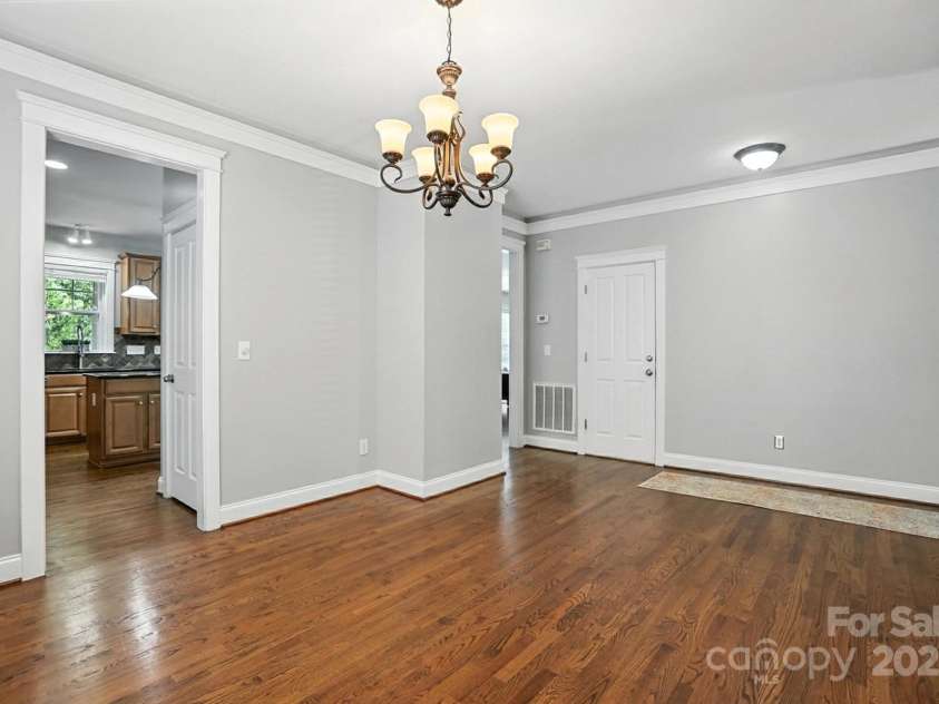 5807 Mctaggart Lane, Charlotte, NC 28269.  MLS# CAR4237626, YatesRealty ID 28147. 