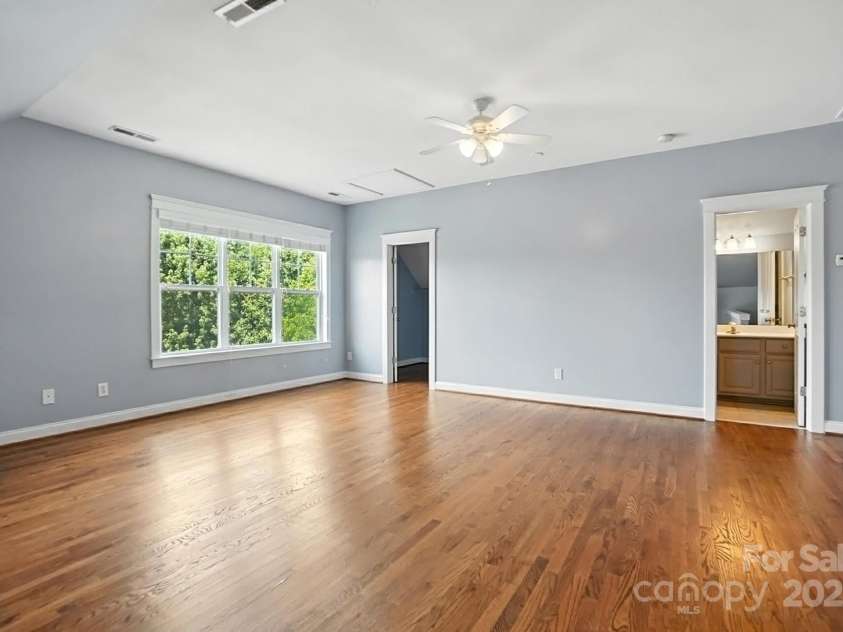 5807 Mctaggart Lane, Charlotte, NC 28269.  MLS# CAR4237626, YatesRealty ID 28147. 